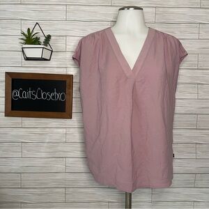 🫶 Banana Republic V Neck Blouse